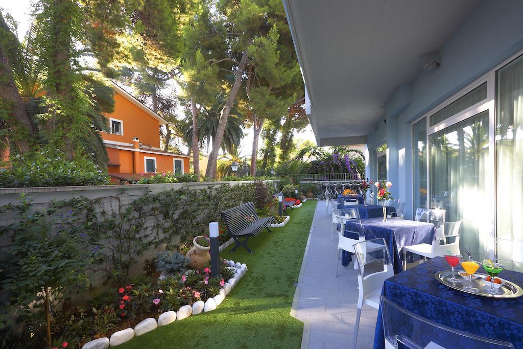 Aurea Hotel Tortoreto Buitenkant foto